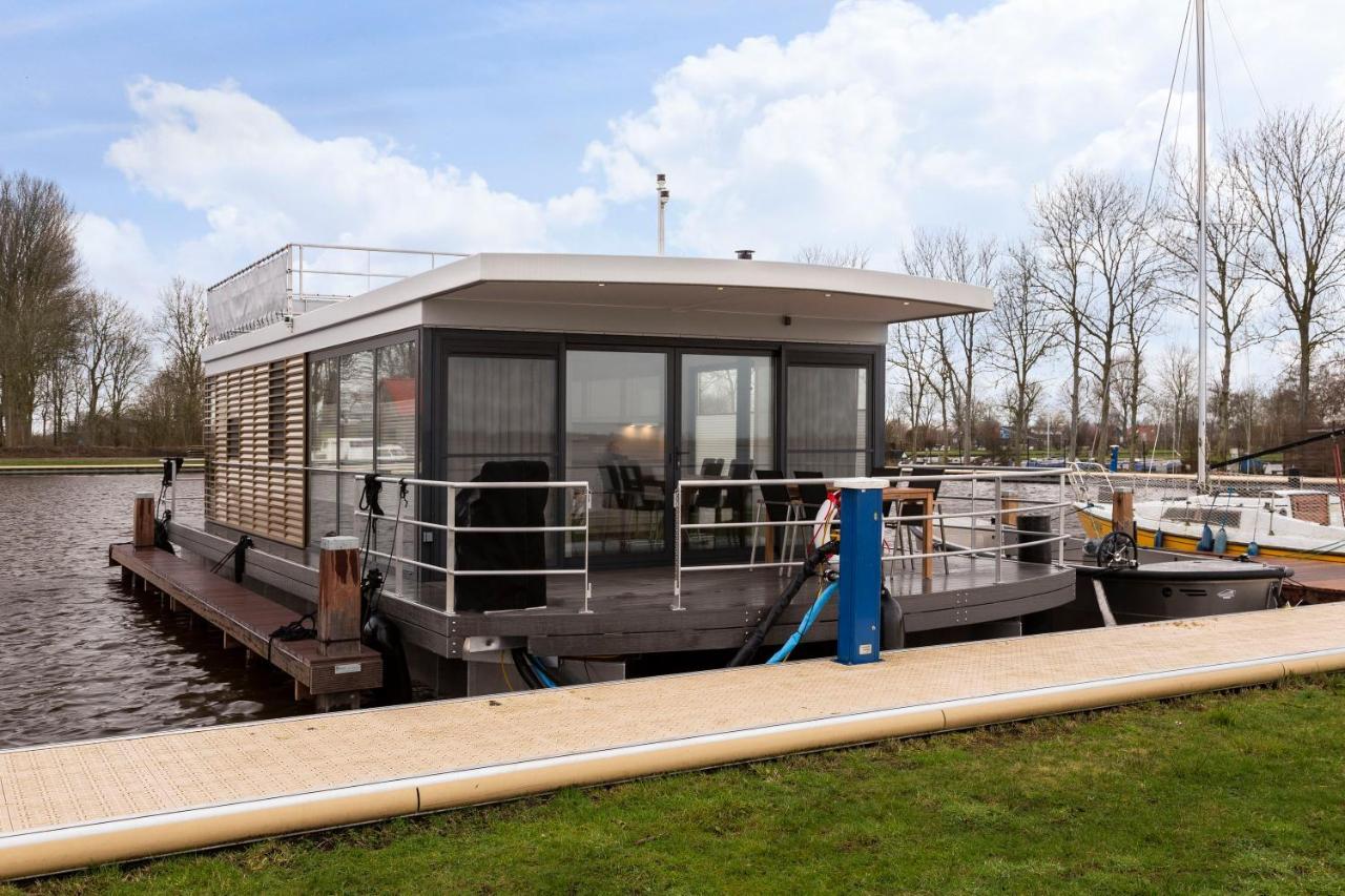 Welcome In - Houseboat 'Elysium' Met Eigen Aanlegsteiger Sneek - Offingawier Exterior foto