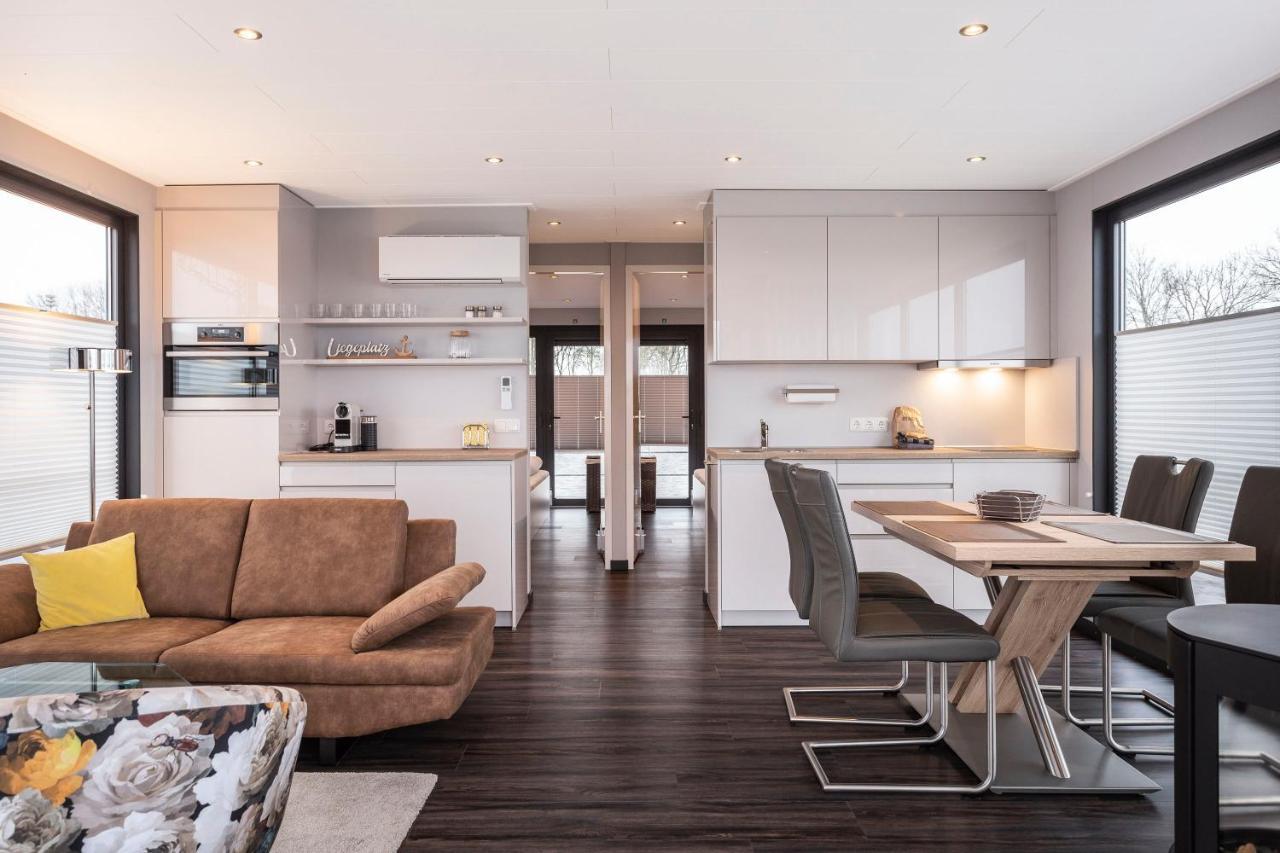 Welcome In - Houseboat 'Elysium' Met Eigen Aanlegsteiger Sneek - Offingawier Exterior foto