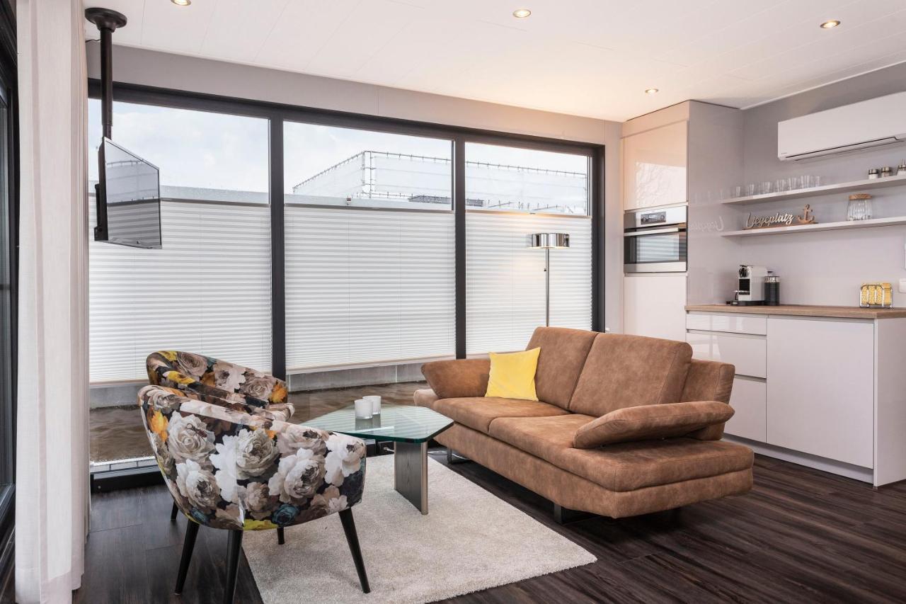 Welcome In - Houseboat 'Elysium' Met Eigen Aanlegsteiger Sneek - Offingawier Exterior foto
