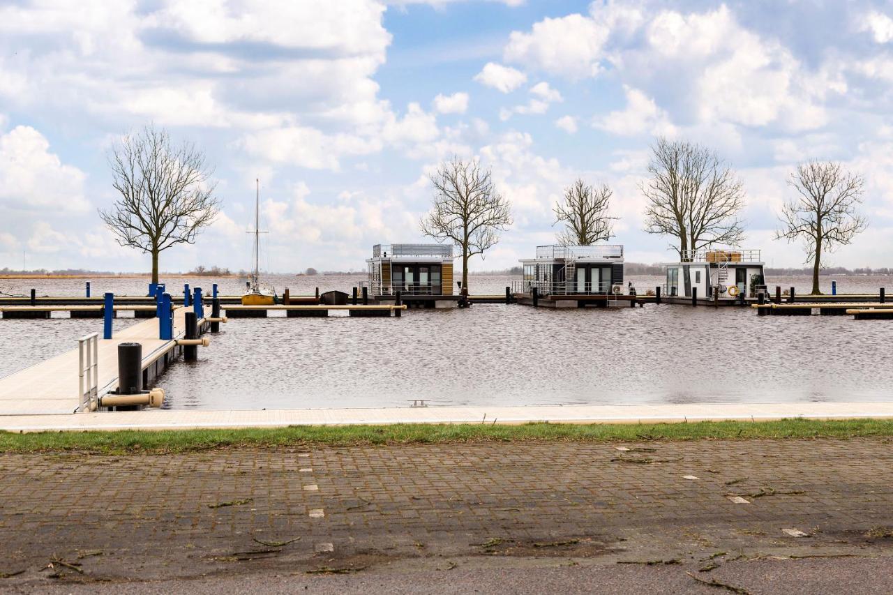 Welcome In - Houseboat 'Elysium' Met Eigen Aanlegsteiger Sneek - Offingawier Exterior foto