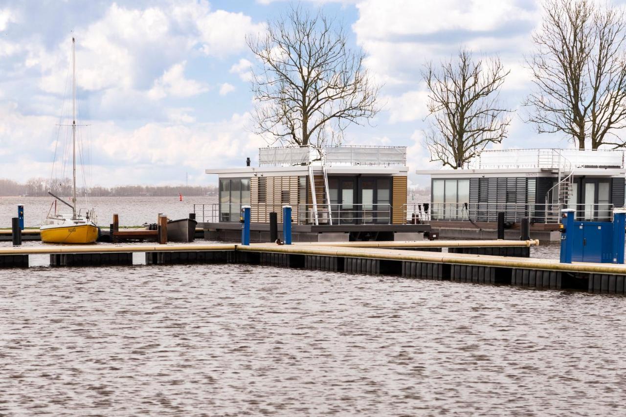 Welcome In - Houseboat 'Elysium' Met Eigen Aanlegsteiger Sneek - Offingawier Exterior foto