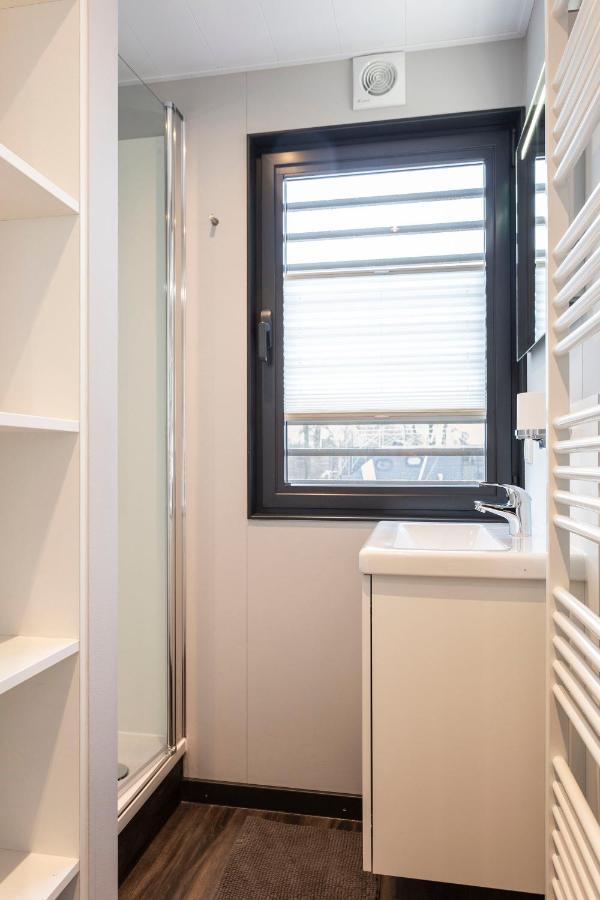 Welcome In - Houseboat 'Elysium' Met Eigen Aanlegsteiger Sneek - Offingawier Exterior foto