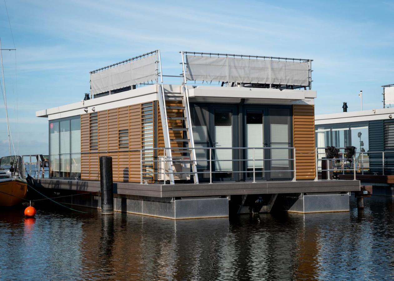 Welcome In - Houseboat 'Elysium' Met Eigen Aanlegsteiger Sneek - Offingawier Exterior foto