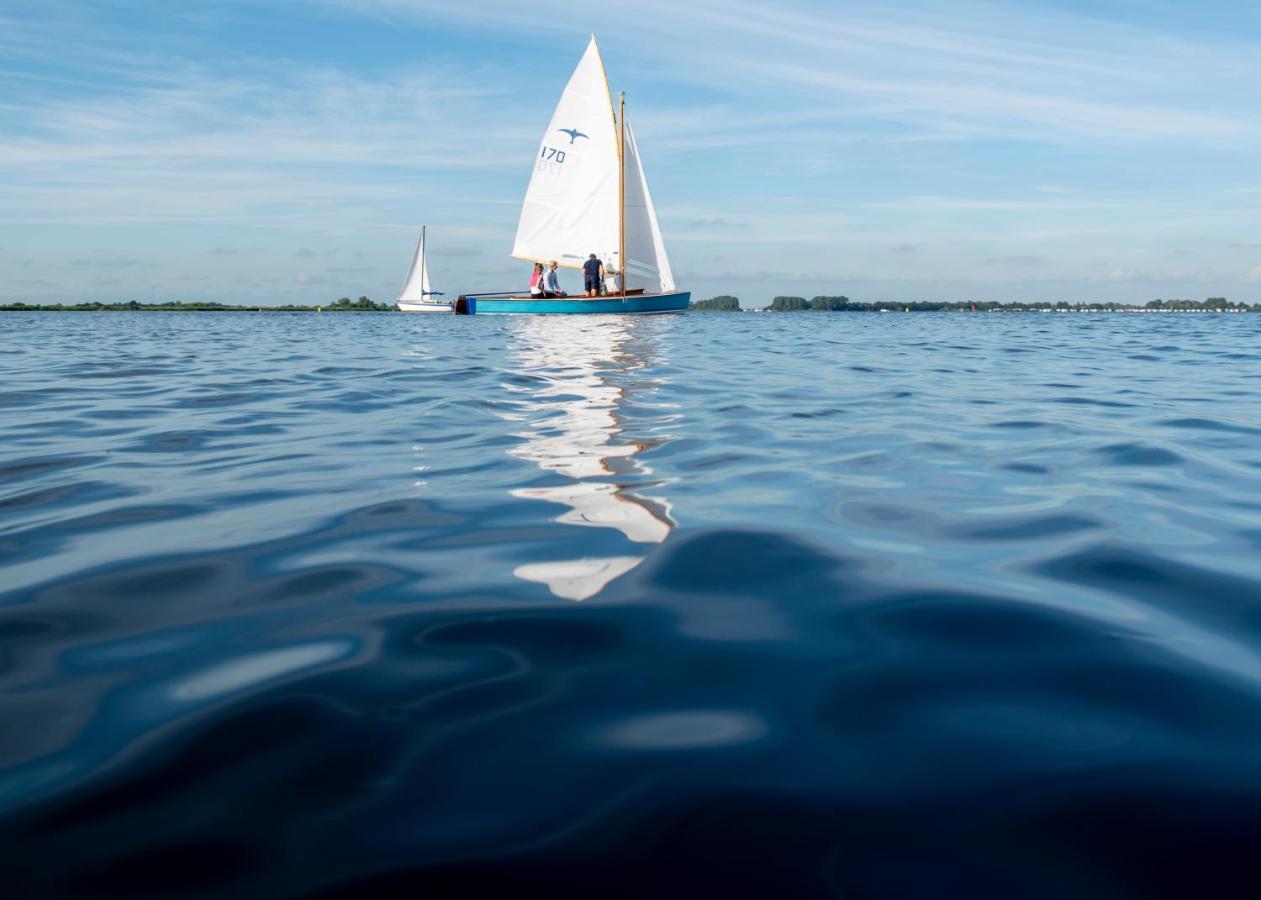 Welcome In - Houseboat 'Elysium' Met Eigen Aanlegsteiger Sneek - Offingawier Exterior foto